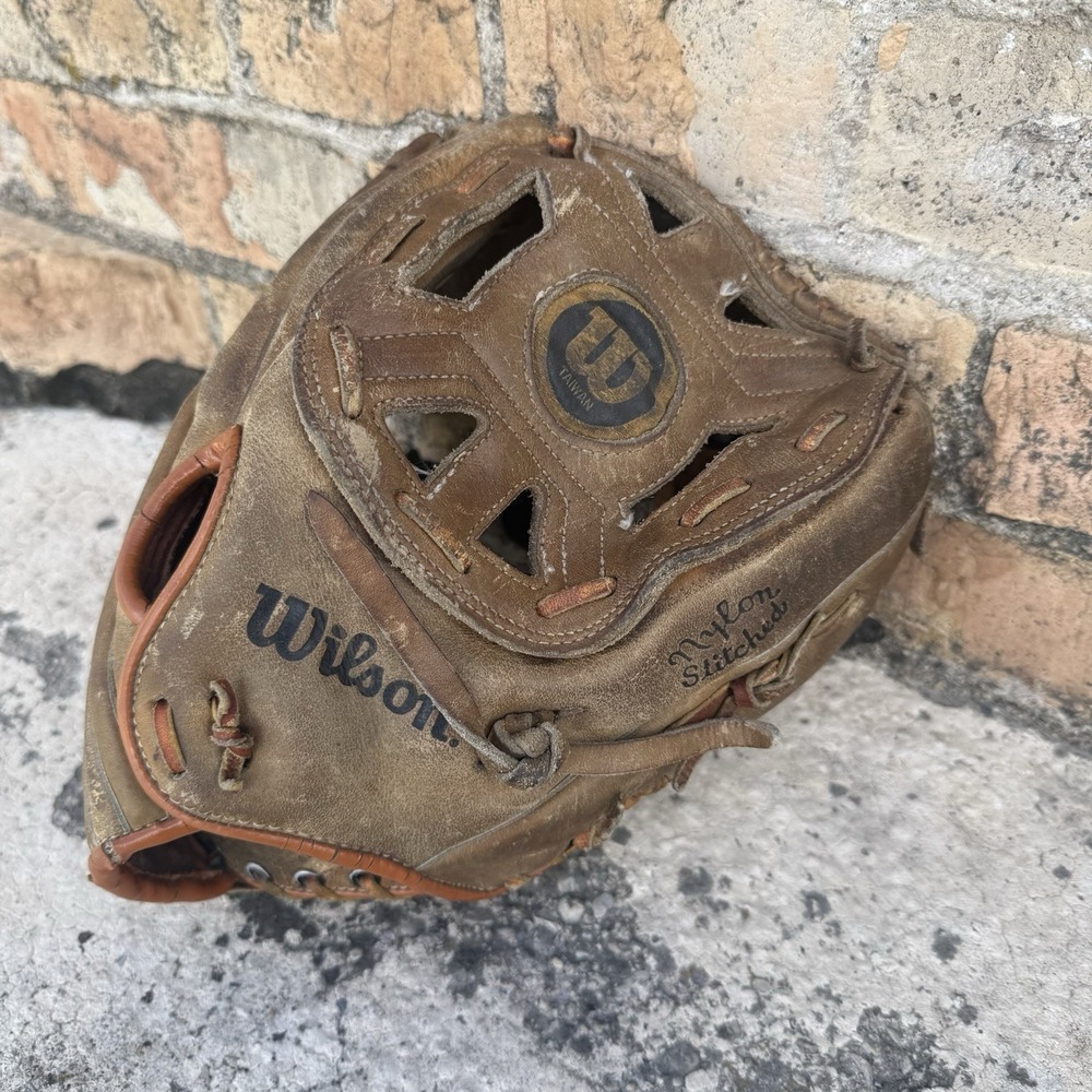 Vintage Wilson A2240 11.5 inch Baseball Glove Deep Pocket
